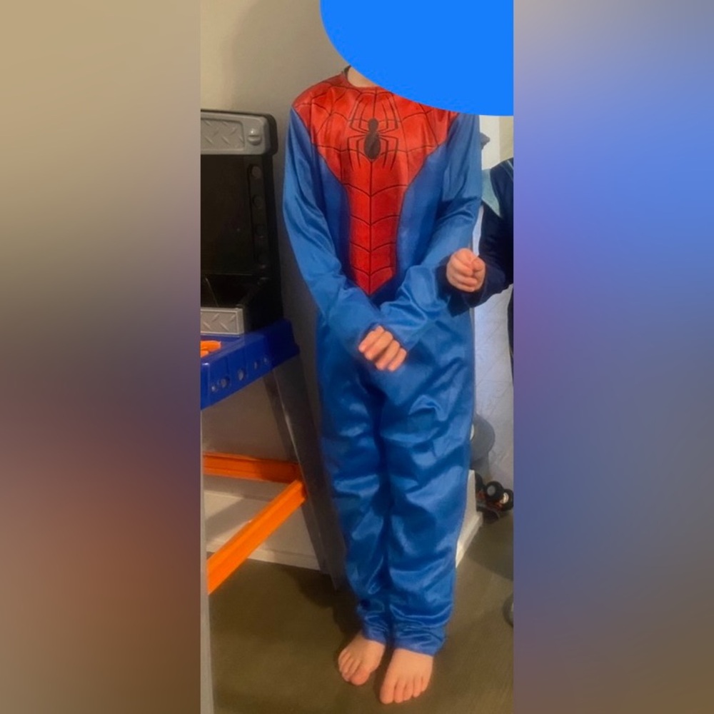 Spider man costume size youth small